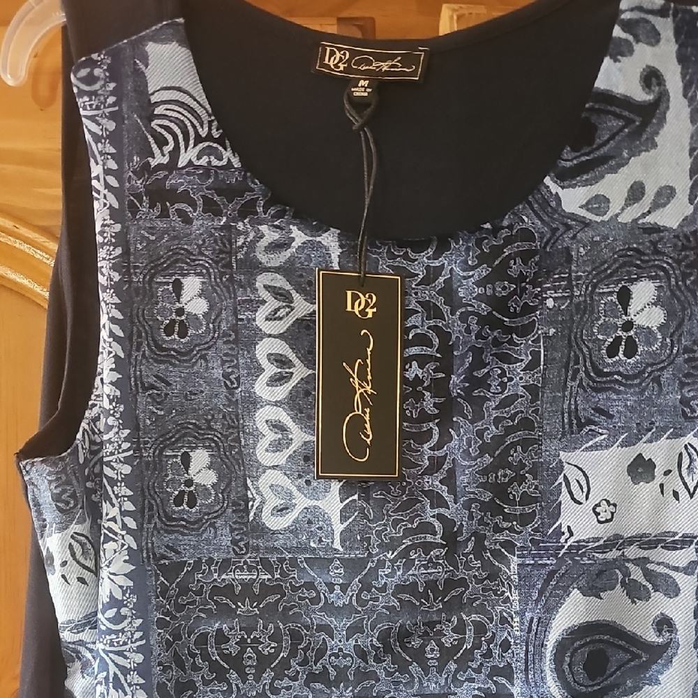 DG2 by Diane Gilman Navy and Light Blue Patterned Tank Top